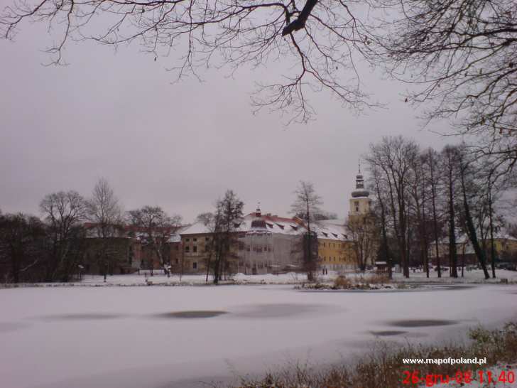 Park w Rudach w tle kosciol - Rudy pictures