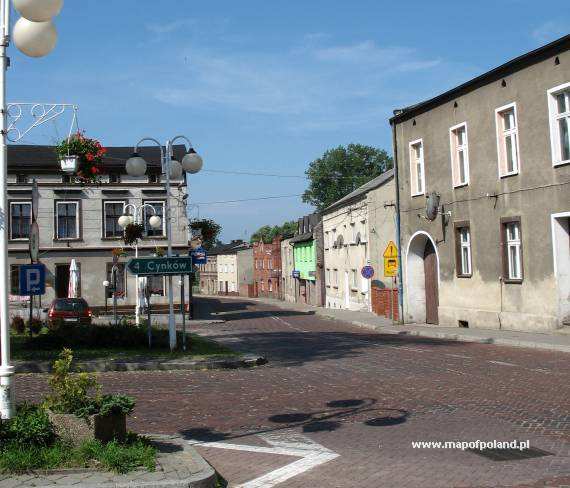 The road from the Market Square in Wozniki - Wozniki