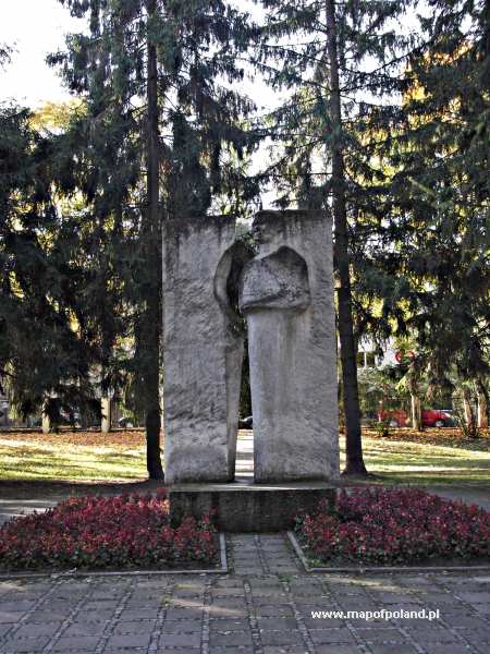 Monument in Spa Park - Naleczow